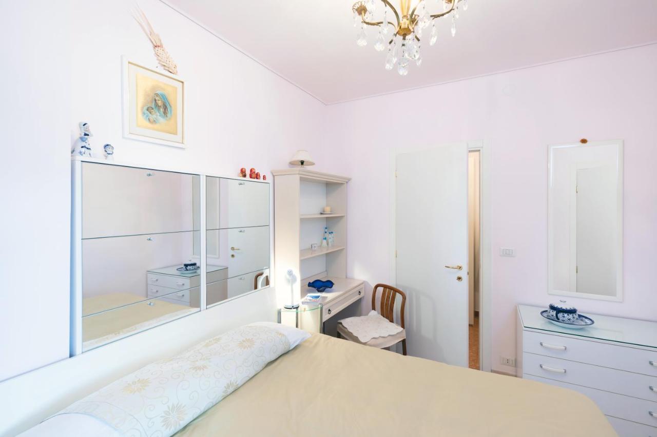 110 - Casa Sole Vista Mare, In Centro 100 Metri Spiaggia Lejlighed Bordighera Eksteriør billede