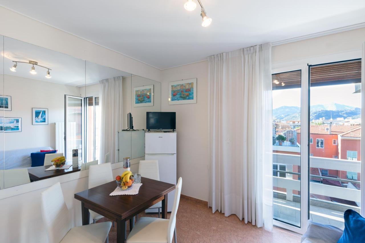110 - Casa Sole Vista Mare, In Centro 100 Metri Spiaggia Lejlighed Bordighera Eksteriør billede