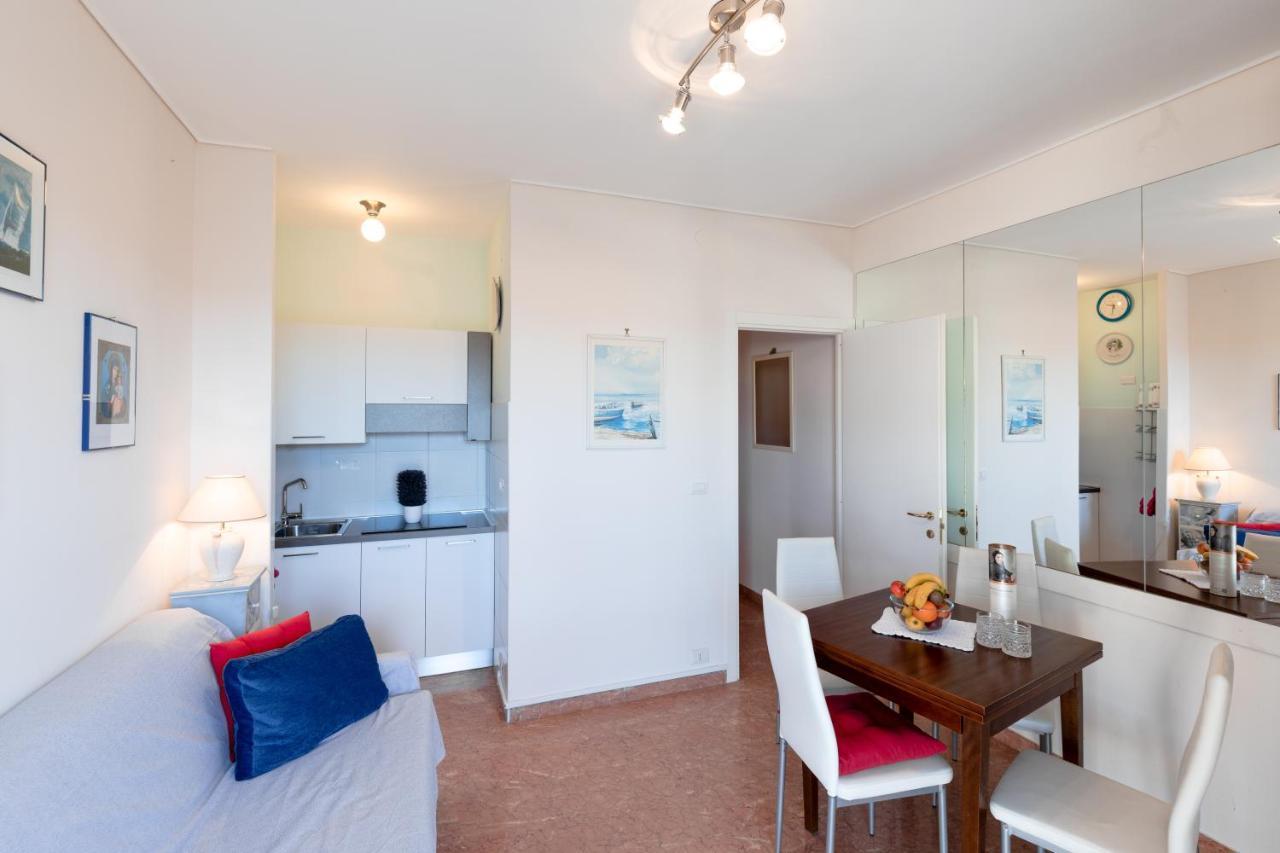 110 - Casa Sole Vista Mare, In Centro 100 Metri Spiaggia Lejlighed Bordighera Eksteriør billede